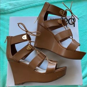 Bar III nude gillie platform sandals- Size 7 Used